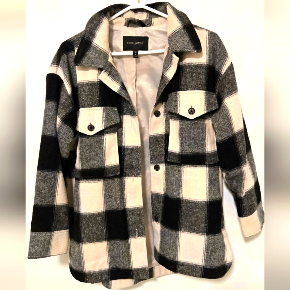 Banana Republic Women's Black and Cream Plaid Shacket